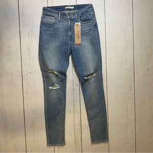 Levi’s 721 High Rise Skinny Jeans. 28. NEW WITH TAGS.